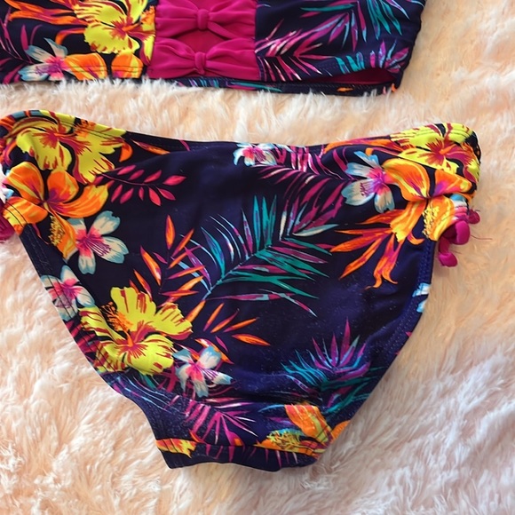 Bikini - Picture 3 of 3